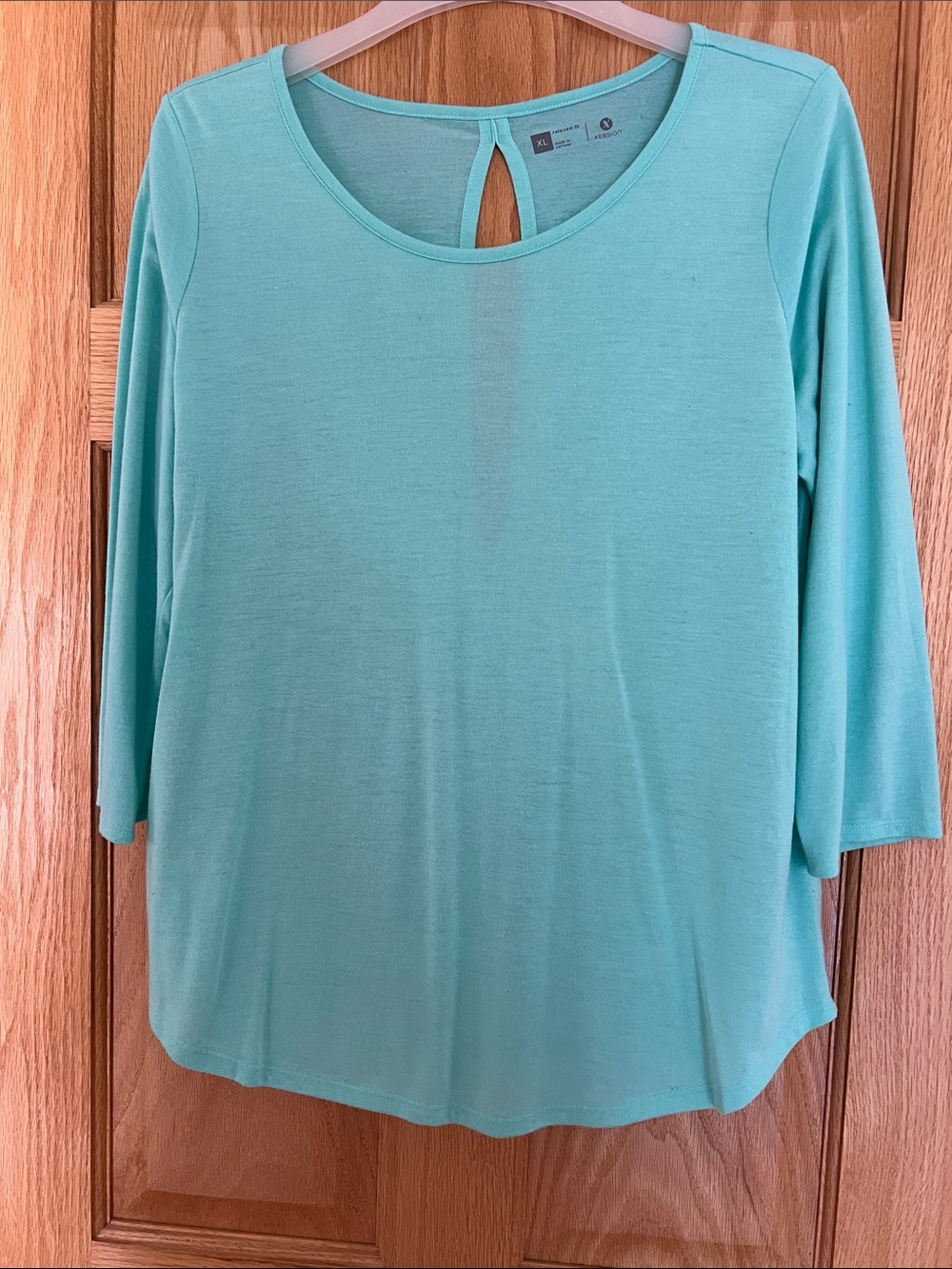 Xersion Mint Long Sleeve Keyhole Back Top